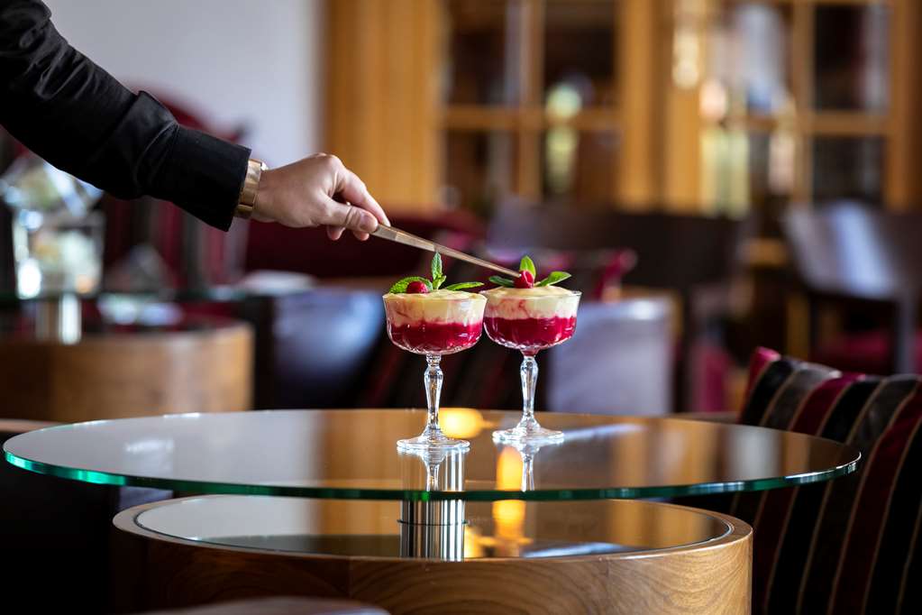 Kempinski Grand Hotel des Bains St.Moritz Kempinski Bar Cocktail 1