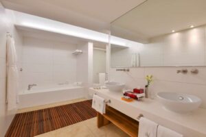 Kempinski Hotel Aqaba Royal Suite masterbedroom bathroom.