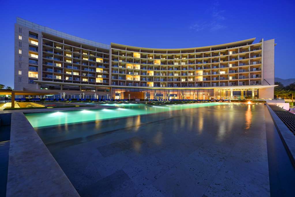 Kempinski Hotel Aqaba Exterior By Night