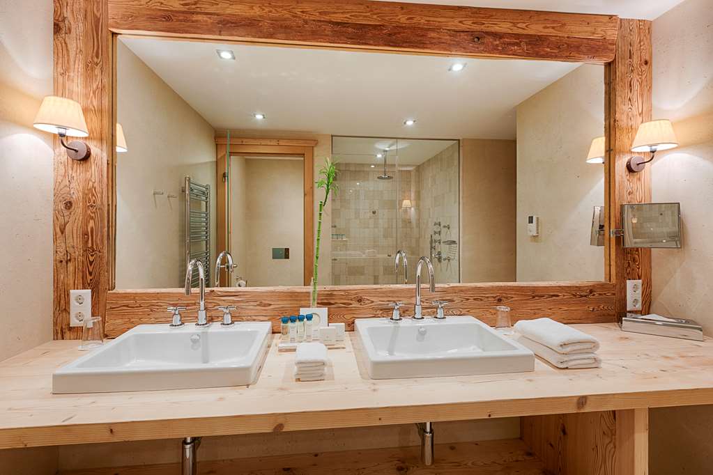 Kempinski Hotel Das Tirol Jochberg Kitzbuehel Alps Room Tirol Suite Bathroom