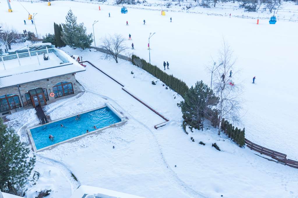 Kempinski Hotel Grand Arena Bansko Bulgaria SOF2_Kempinski Bansko pool in winter.tif