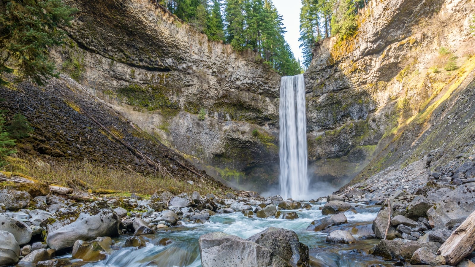 Rainbow Falls Hike Andar   Whistler 1 