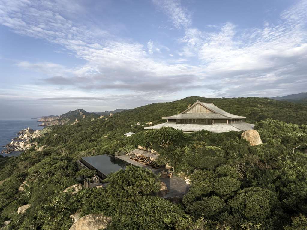Amanoi Aerial view of Central Pavilion  and Cliff Pool on the hilltop