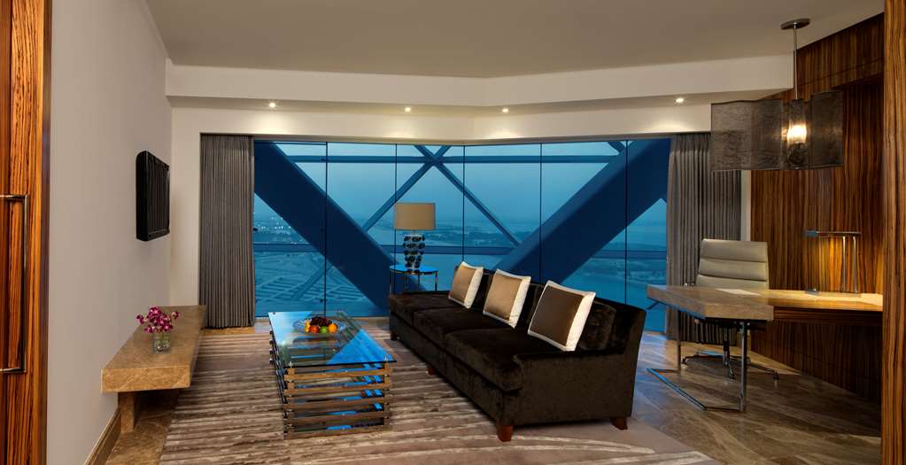 ANDAZ CAPITAL GATE ABU DHABI Suite