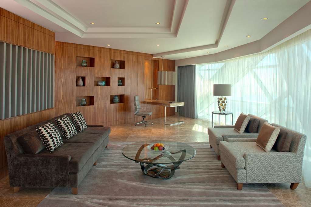 ANDAZ CAPITAL GATE ABU DHABI Suite