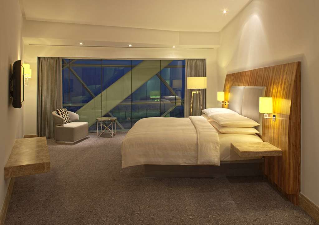 ANDAZ CAPITAL GATE ABU DHABI Suite