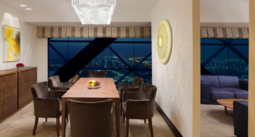 ANDAZ CAPITAL GATE ABU DHABI Suite