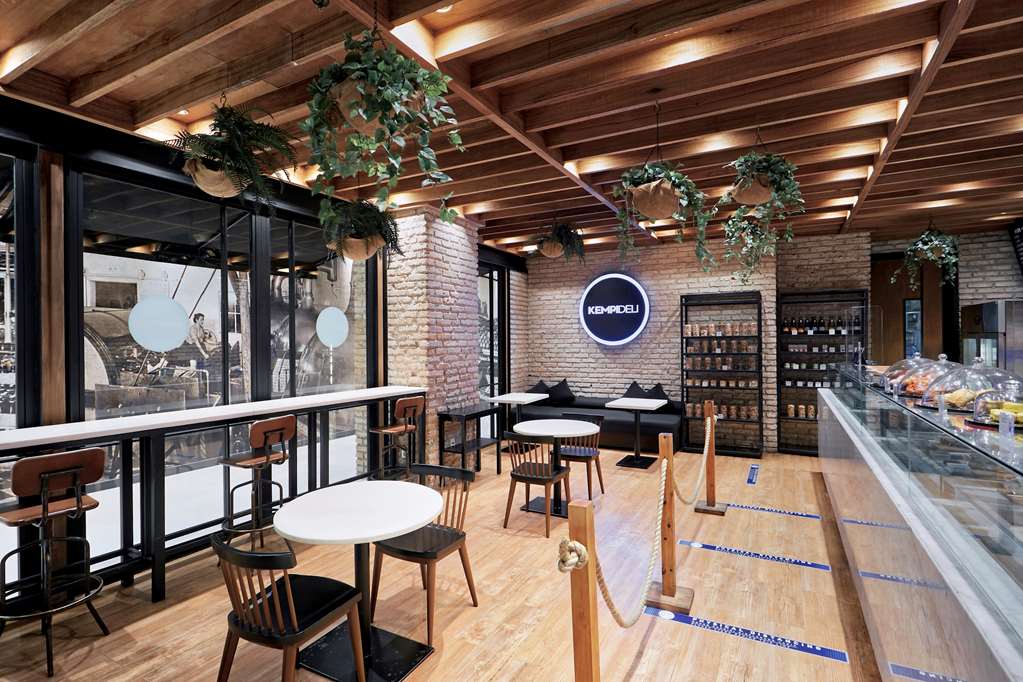 Hotel Indonesia Kempinski Jakarta KIJKT1_Kempi Deli_HDR.jpg