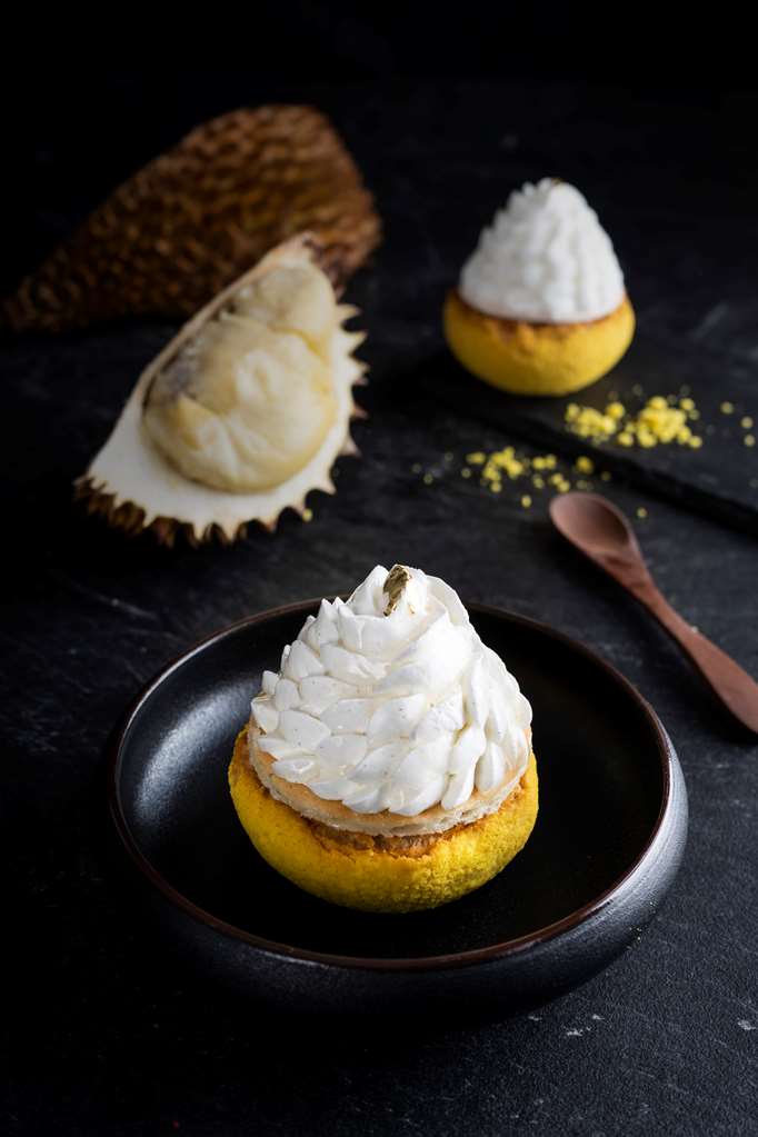 Hotel Indonesia Kempinski Jakarta KIJKT1_Durian Ketan Choux.jpg
