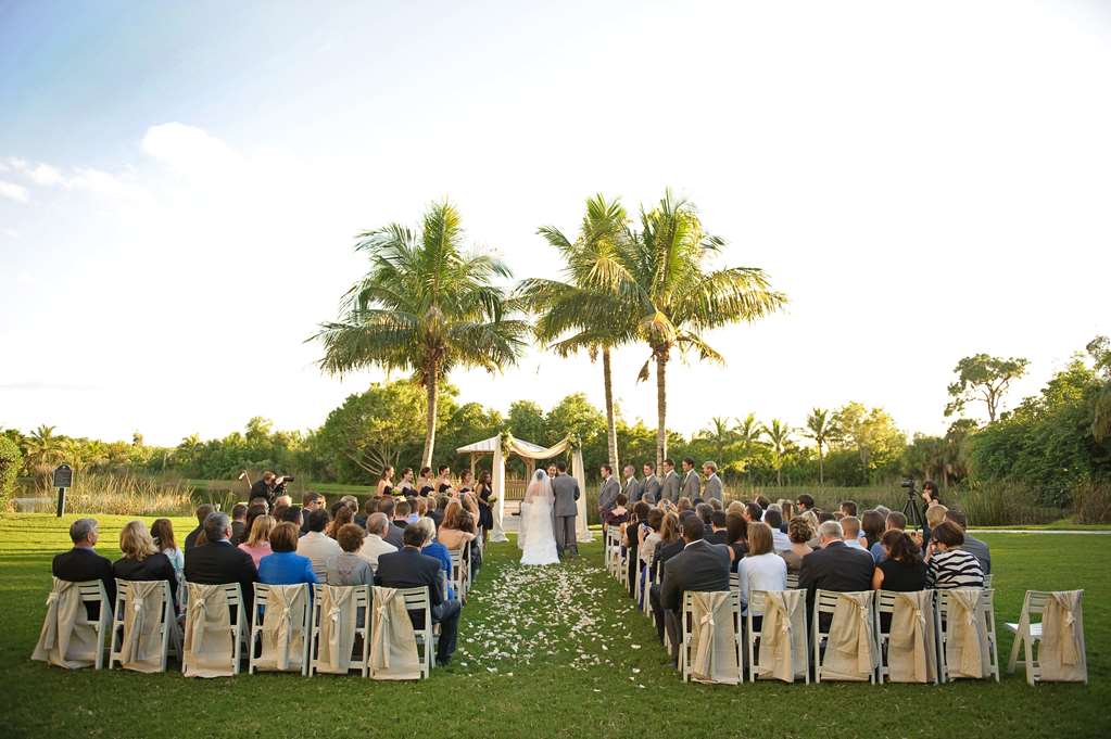 HY REG COCONUT POINT RES SPA Exterior view