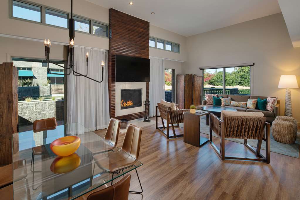 HYATT REGENCY SCOTTSDALE RESORT AND Suite