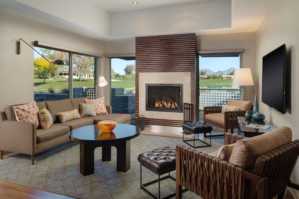 HYATT REGENCY SCOTTSDALE RESORT AND Suite