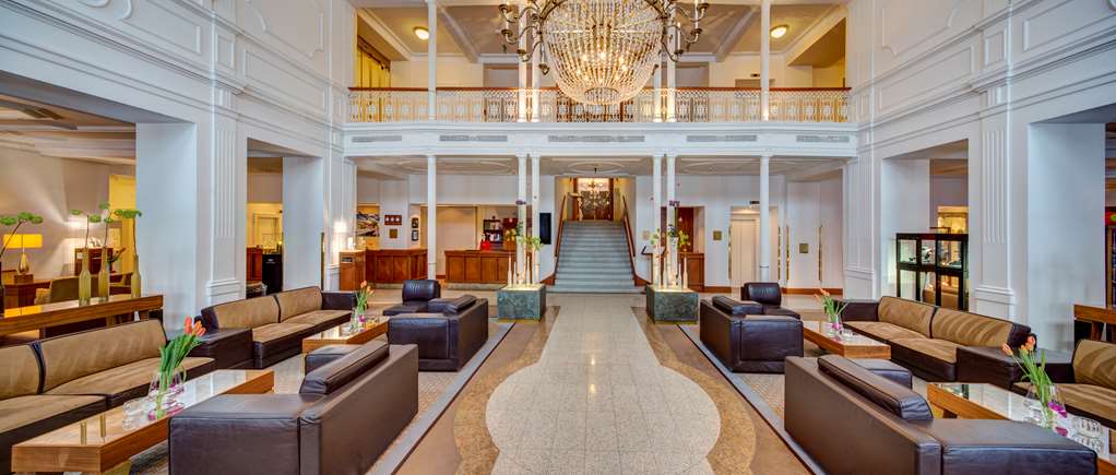 Kempinski Grand Hotel des Bains St.Moritz Lobby Entrance Standard.jpg