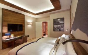Kempinski Grand Hotel des Bains St.Moritz KISMV_RA3_Premier Three Bedroom Suite (6).jpg