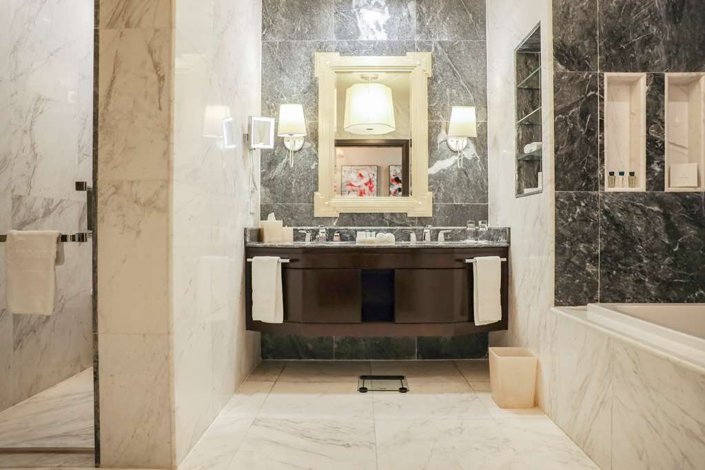 Kempinski Hotel Al Othman-Al Khobar, Saudi Arabia Business suite bathroom .jpg